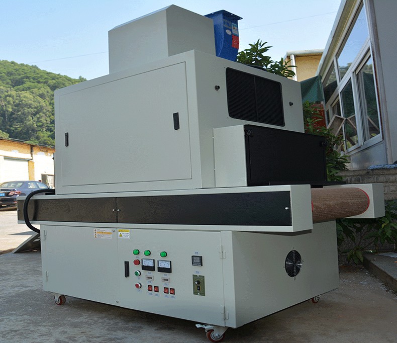 KT板應(yīng)用uv固化機.jpg KT板應(yīng)用uv固化機.jpg