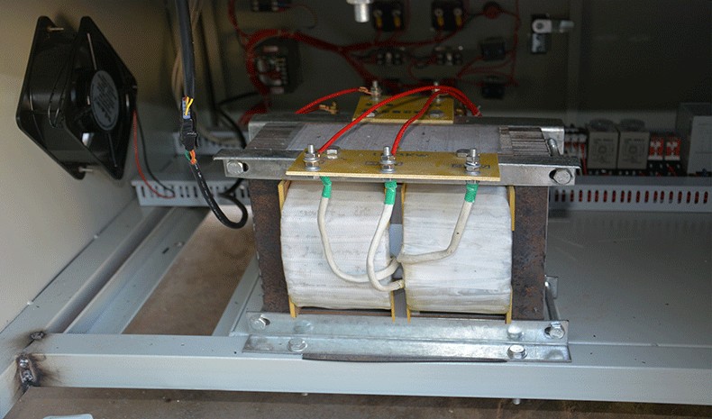 KT板應(yīng)用uv固化機.jpg KT板應(yīng)用uv固化機.jpg