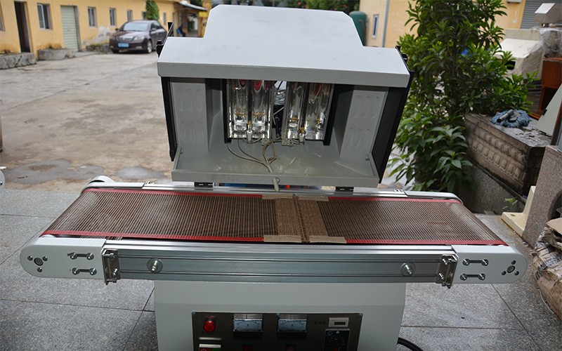 桌面式1KW2組燈 無(wú)腳輪固化機(jī).jpg 桌面式1KW2組燈 無(wú)腳輪固化機(jī).jpg